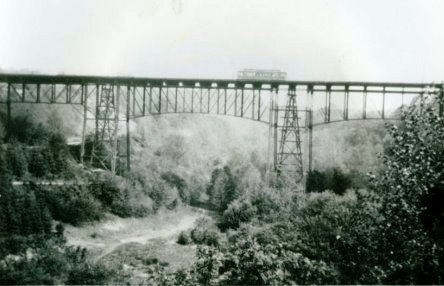 Image of the Calvert Street Bridge c. 1912